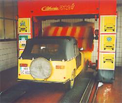 Der K&uuml;bel in der Waschanlage